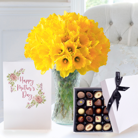 100 Daffodils, 25 Luxury Chocolates & Mother's Day Card