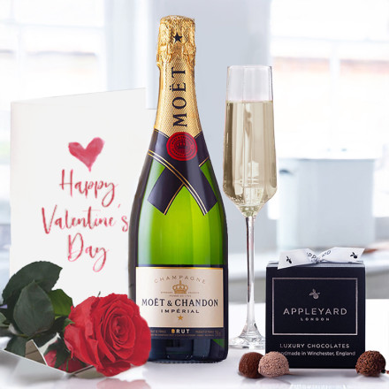 Preserved Rose, Moët & Chandon Brut, 12 Handmade Truffles & Valentine's Card