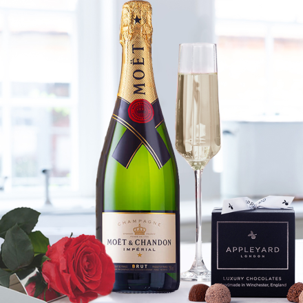 Preserved Rose, Moët & 12 Mixed Truffles