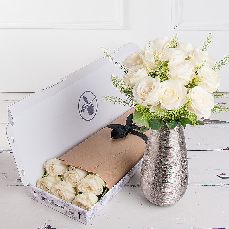 Letterbox Simply White Roses & Vestri Gentile White Chocolate