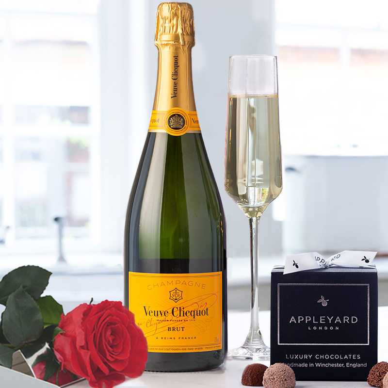 Flower Gift Set Forever Rose - Preserved SingleRose In Gift Box - Lasts A Year - Red - Next Day Flower & Gift Delivery UK - Appleyard London